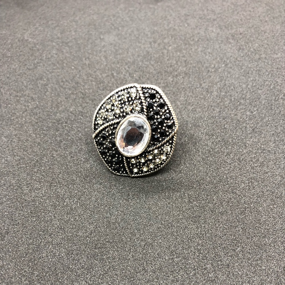 Premier Designs stretch ring.